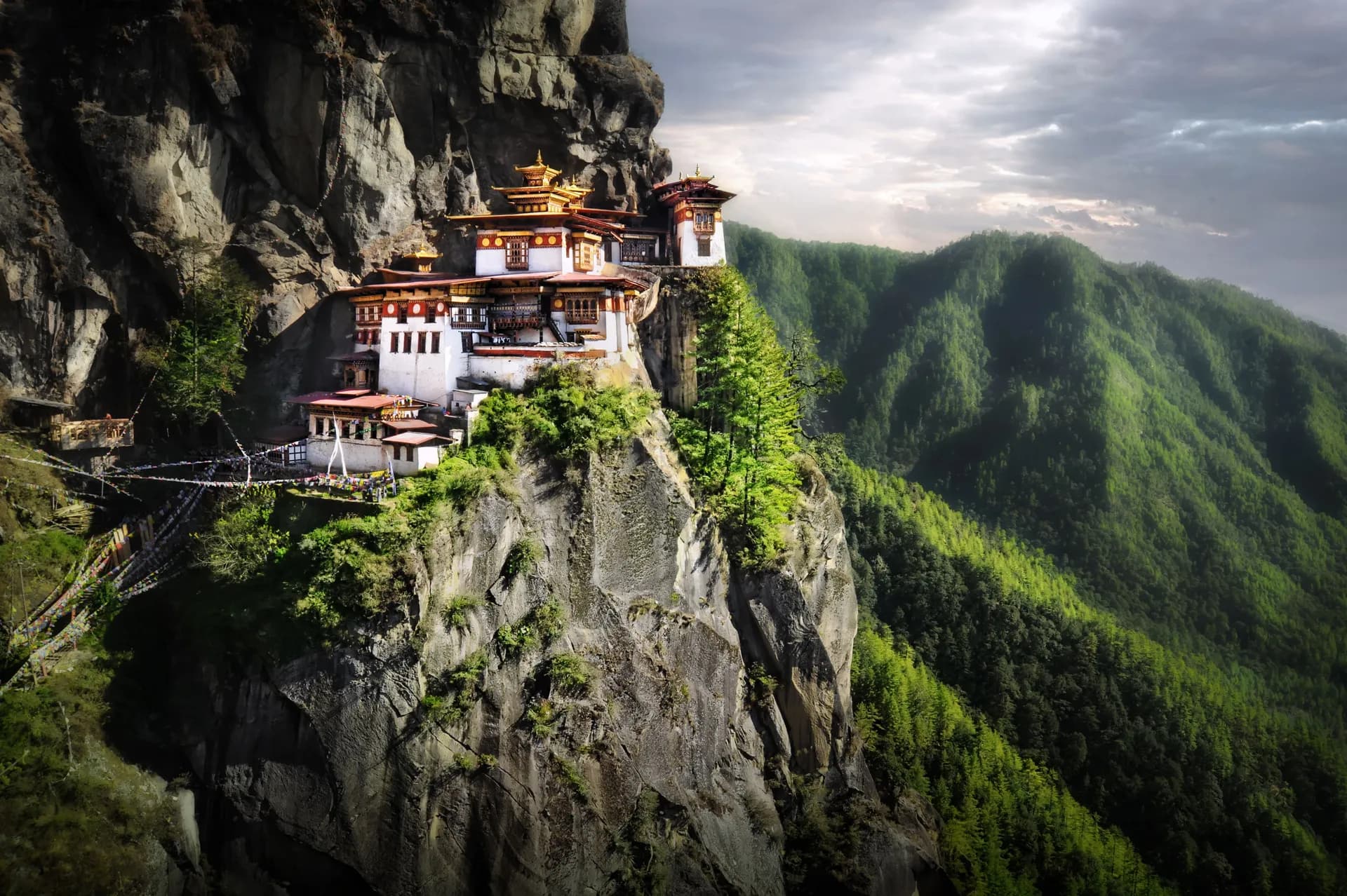 Buddha Dordenma statue overlooking Thimphu valley