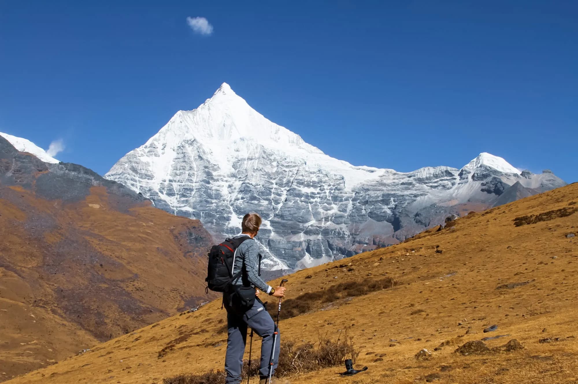 Trekker facing a snow peak on the Laya Gasa trek